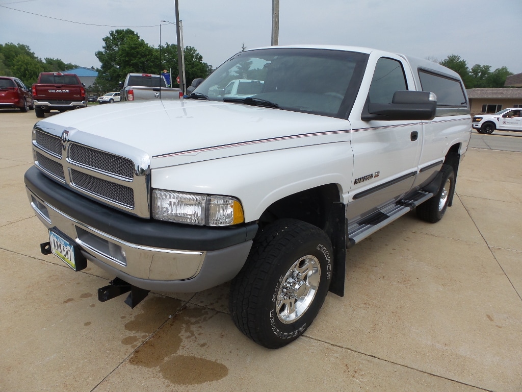 Used 1998 Dodge Ram Pickup ST with VIN 3B7KF26ZXWM235696 for sale in Anamosa, IA