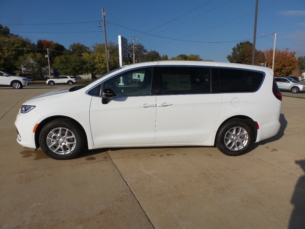 New 2026 Chrysler Pacifica Select Van Passenger Van