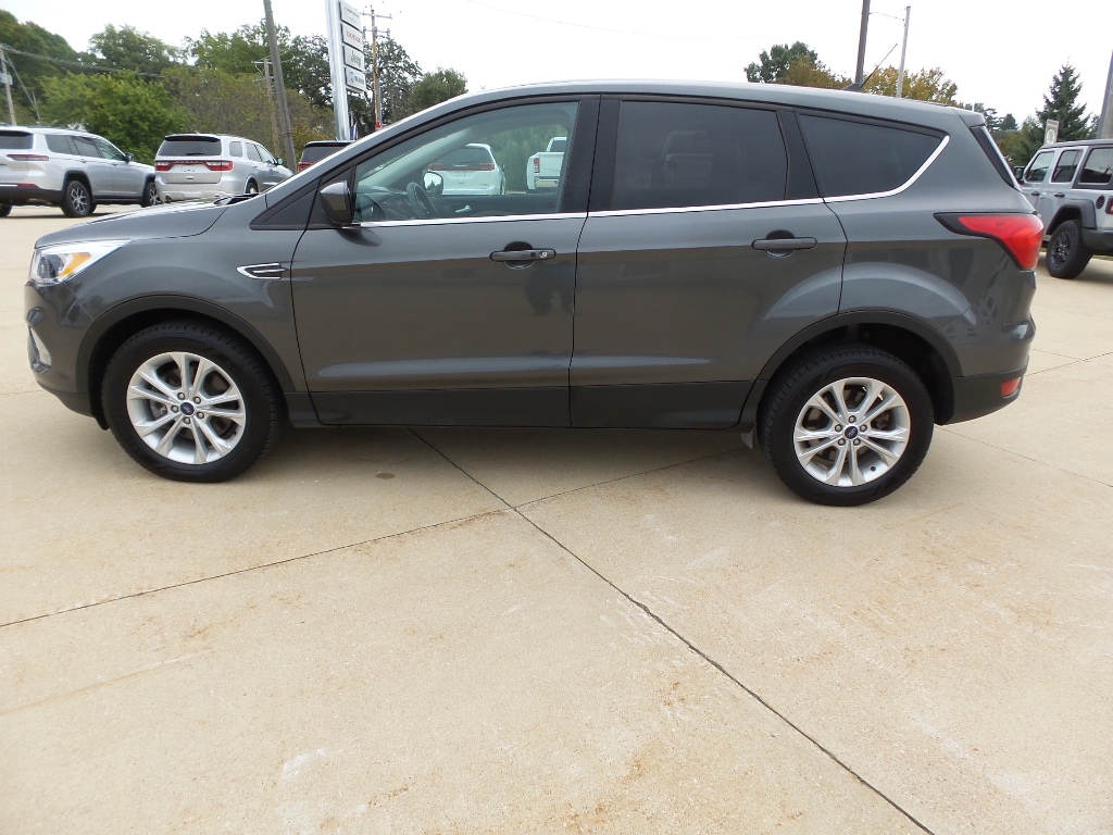 Used 2019 Ford Escape SE with VIN 1FMCU9GD7KUC56917 for sale in Anamosa, IA