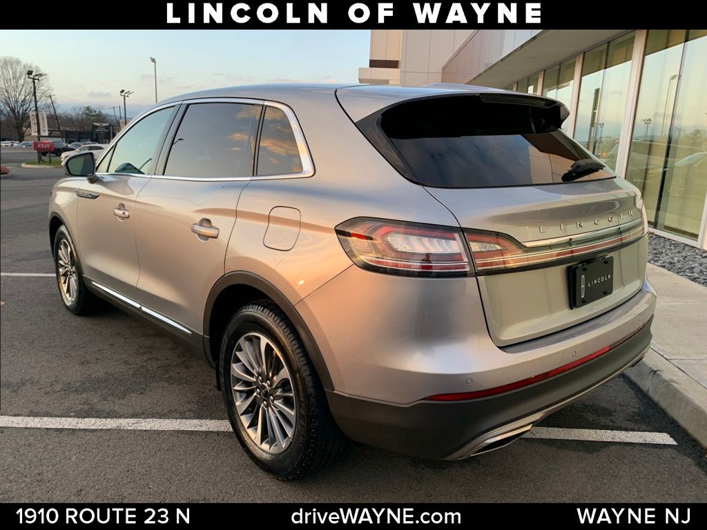 2022 Lincoln Nautilus Standard photo 2