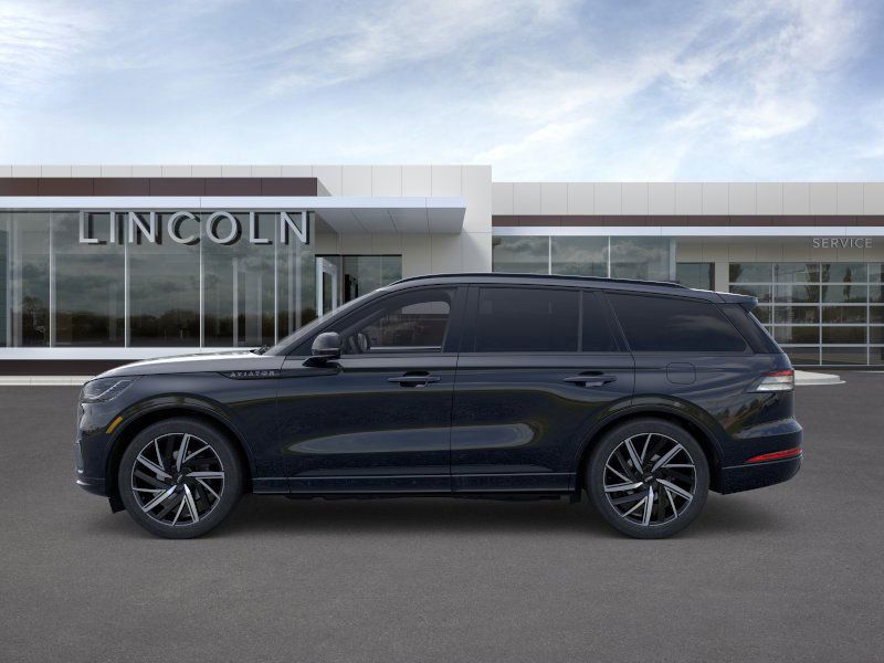 2025 Lincoln Aviator Black Label photo 3