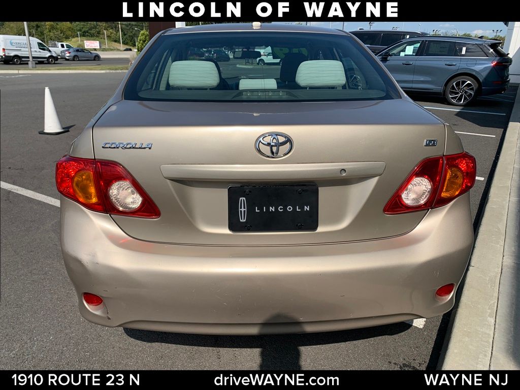2009 Toyota Corolla LE photo 4