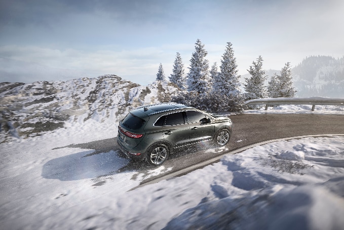 2018-Lincoln-MKC-Premier-SUV-L01-679x453.jpg