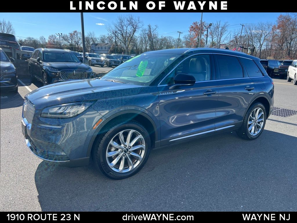 2022 Lincoln Corsair Standard photo 2