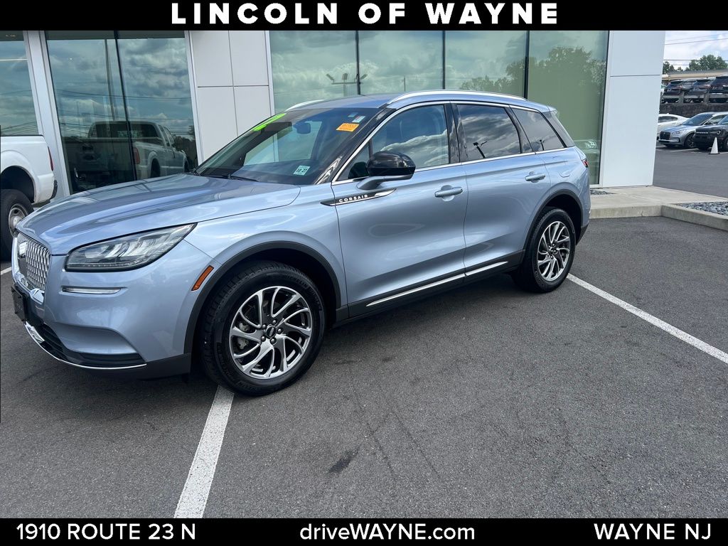 2022 Lincoln Corsair Standard photo 2