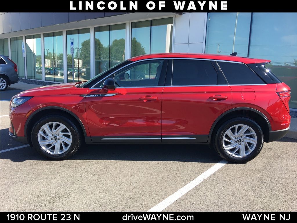 2023 Lincoln Corsair Standard photo 2