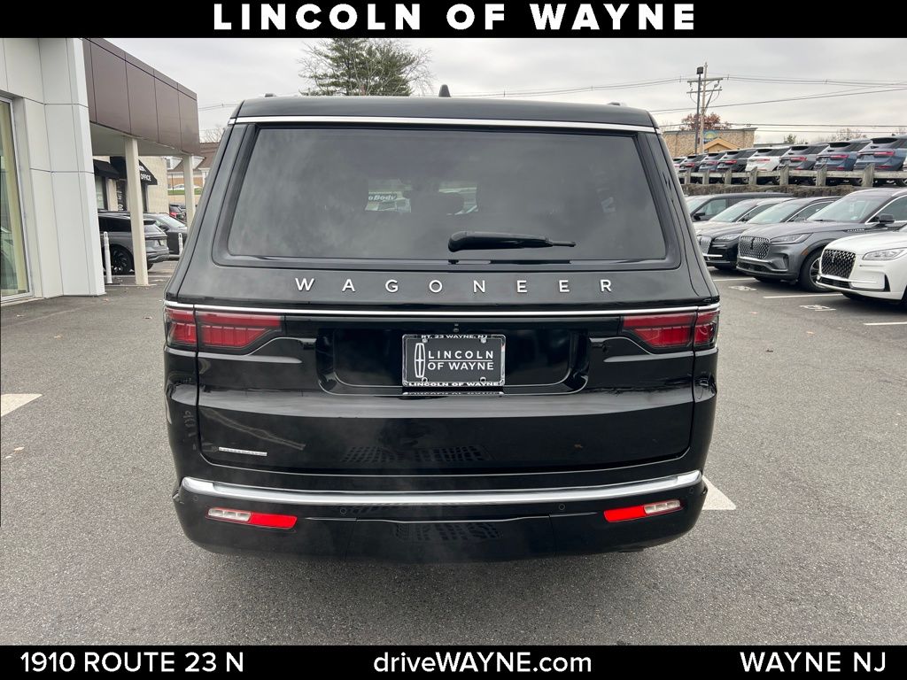 2023 Jeep Wagoneer Base photo 4