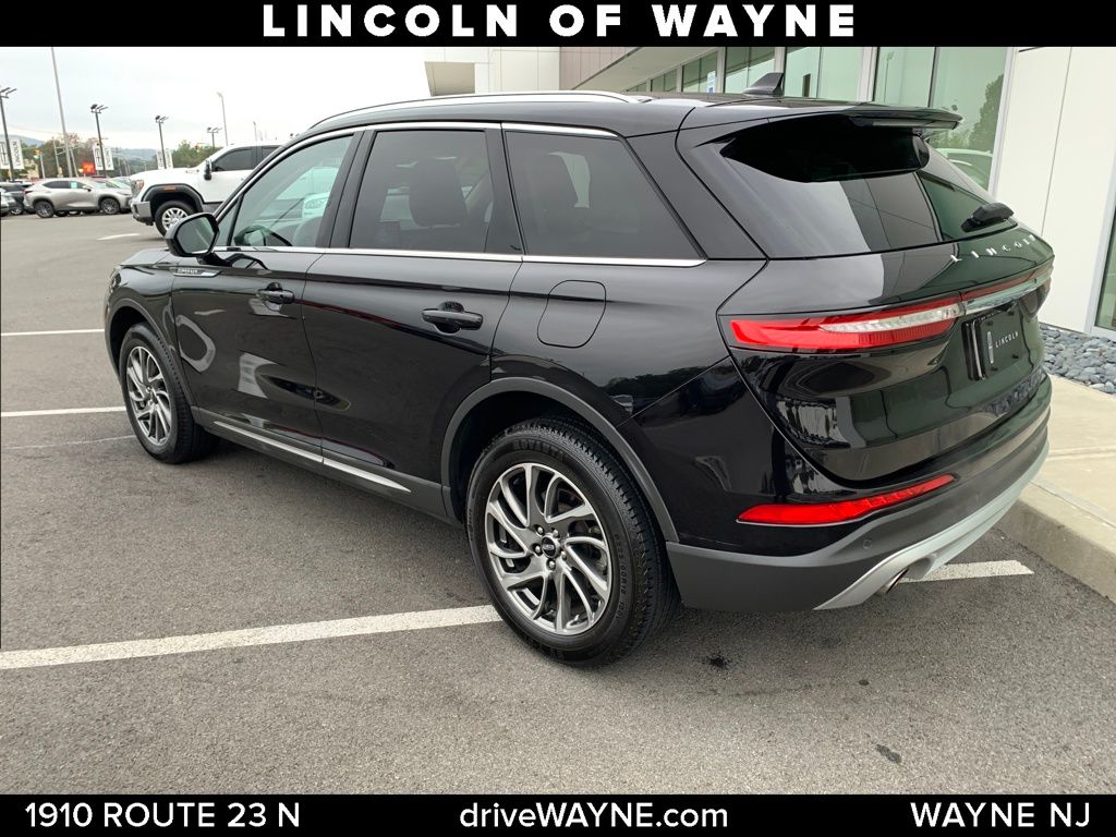 2021 Lincoln Corsair Standard photo 3