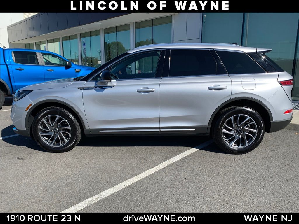 2020 Lincoln Corsair Standard photo 2