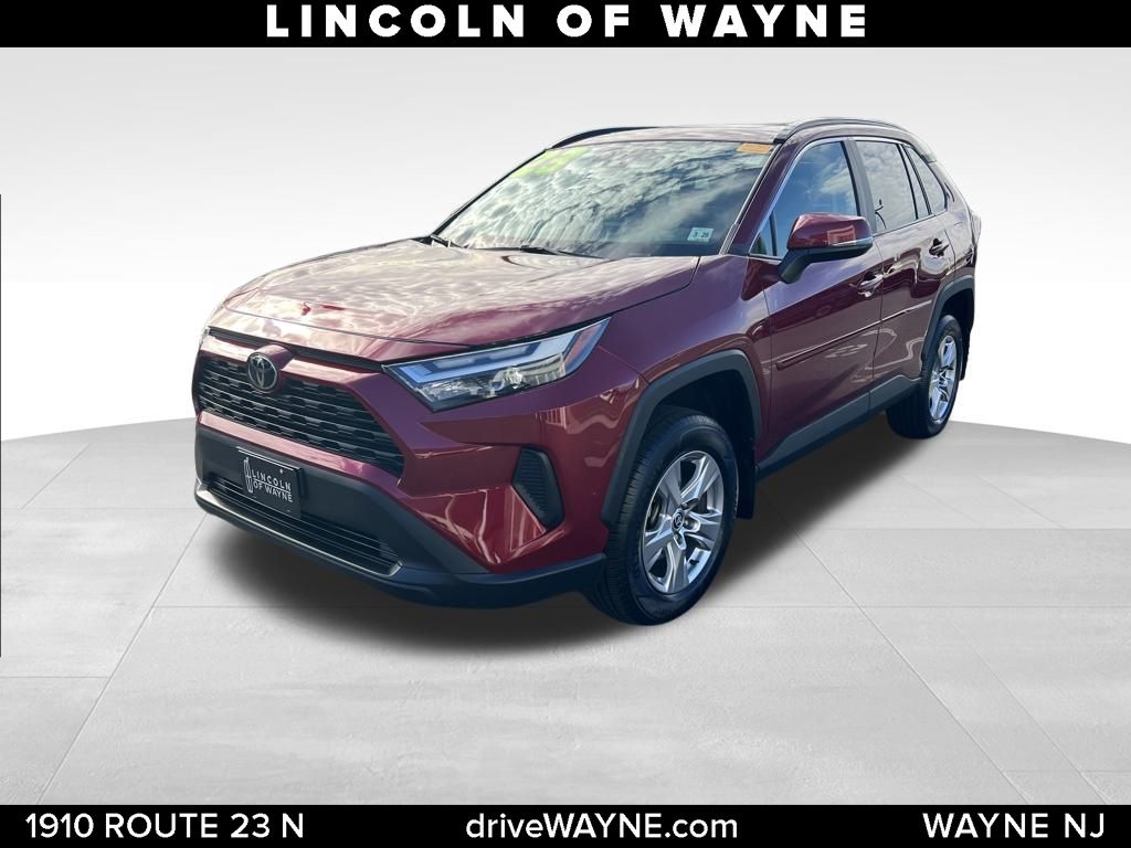 2023 Toyota RAV4 XLE's photo