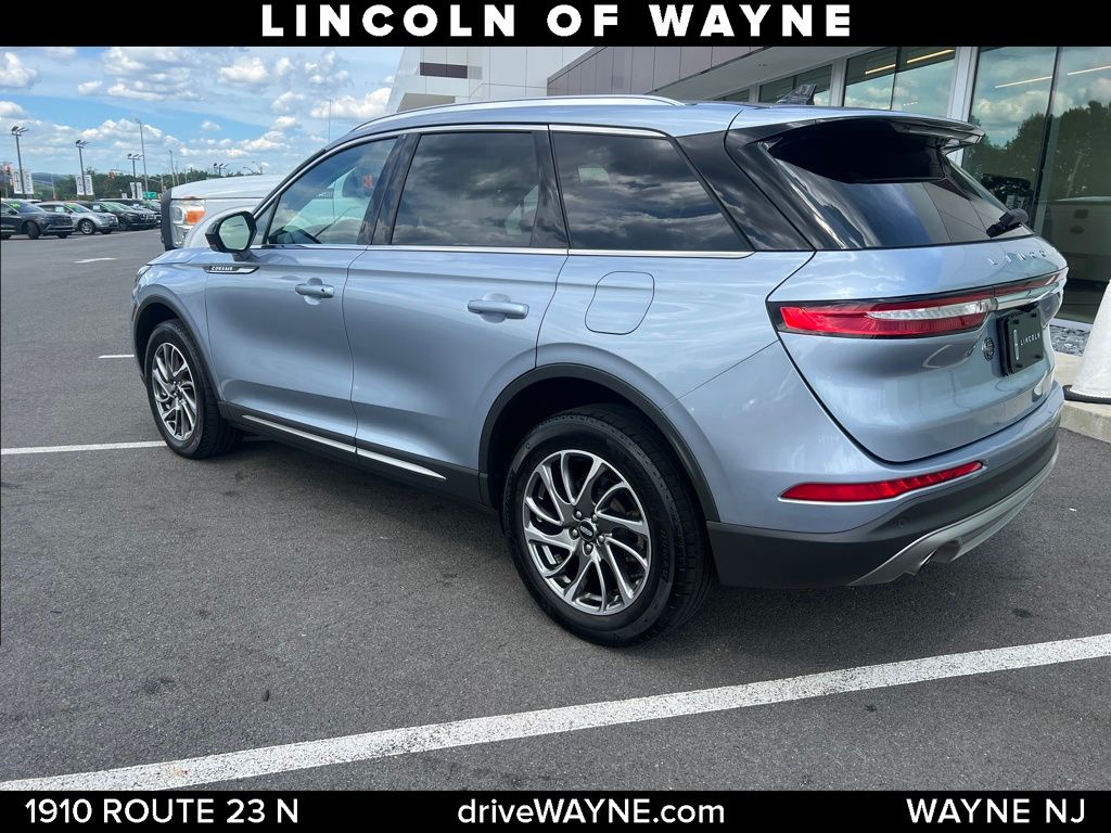 2022 Lincoln Corsair Standard photo 3