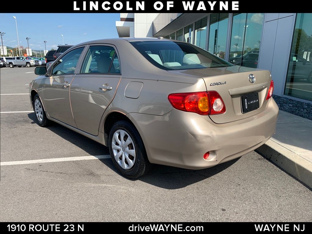 2009 Toyota Corolla LE photo 3