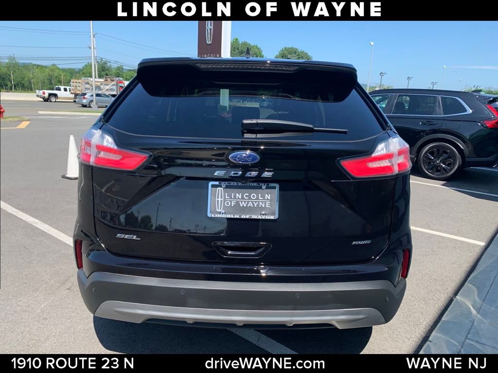 2022 Ford Edge SEL photo 4
