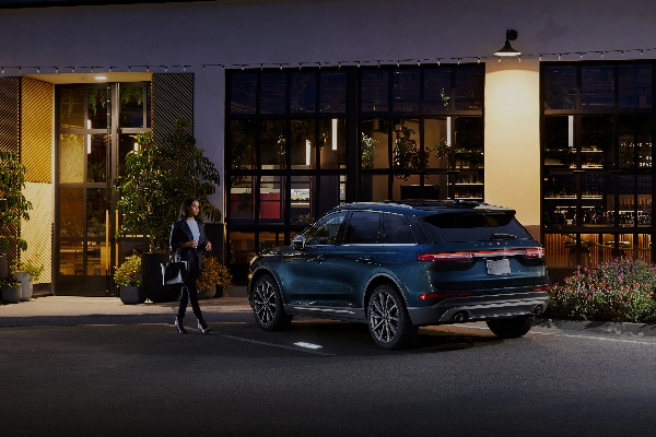 2022-Lincoln-Corsair-Standard-SUV-L01-600x400.jpg