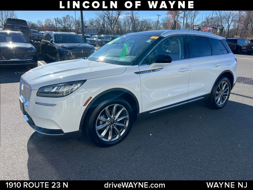 2022 Lincoln Corsair Standard photo 2