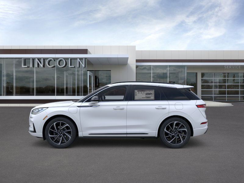 2025 Lincoln Corsair Grand Touring photo 3