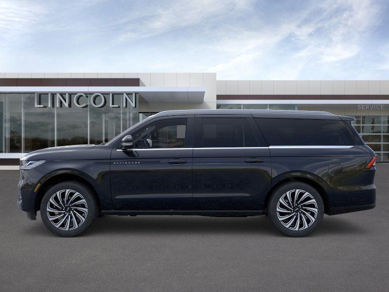 2025 Lincoln Navigator Black Label photo 3