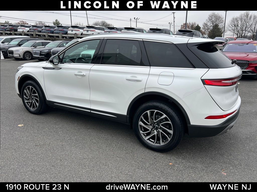 2020 Lincoln Corsair Standard photo 3