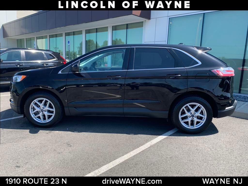 2022 Ford Edge SEL photo 2