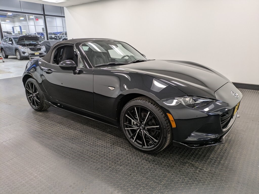 2024 Mazda MX-5 Miata Miata Grand Touring photo 3