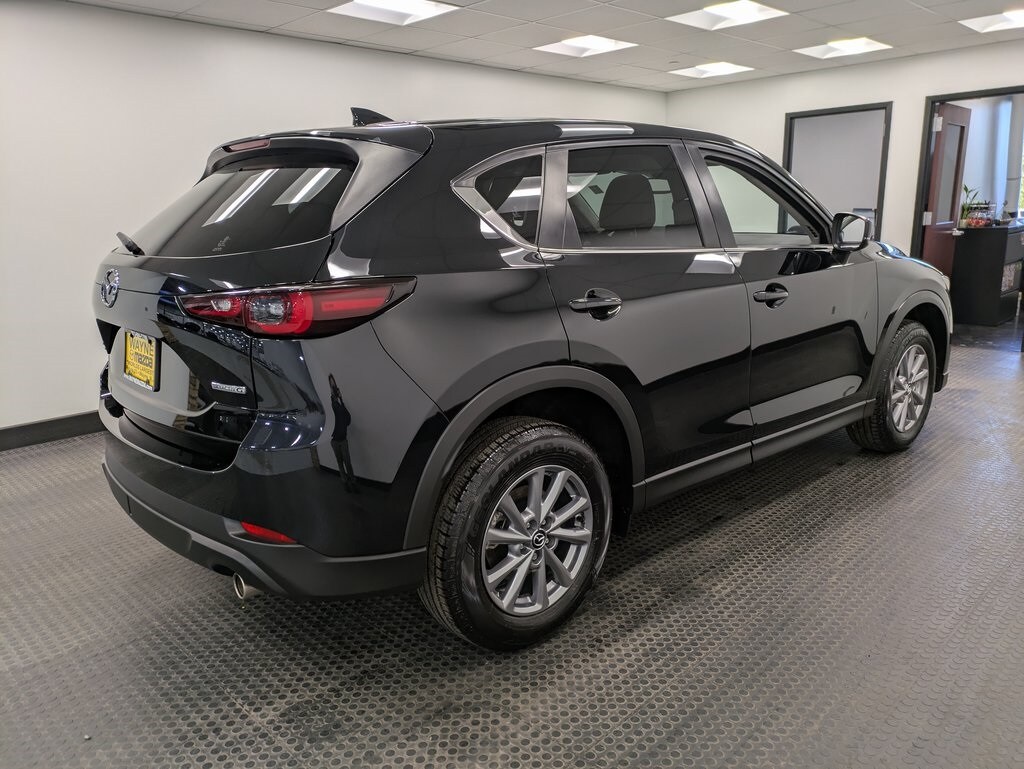 2023 Mazda CX-5 2.5 S Preferred photo 3