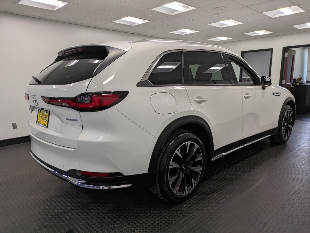 2024 Mazda CX-90 Plug-in Hybrid Premium photo 4