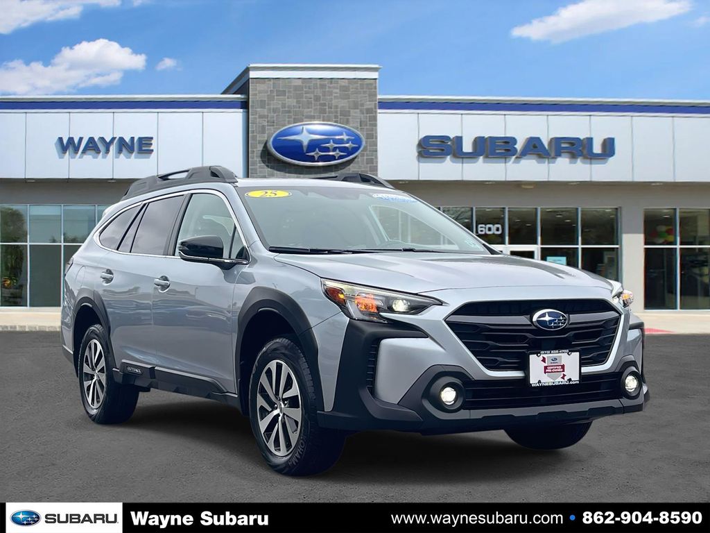 2025 Subaru Outback Premium's photo