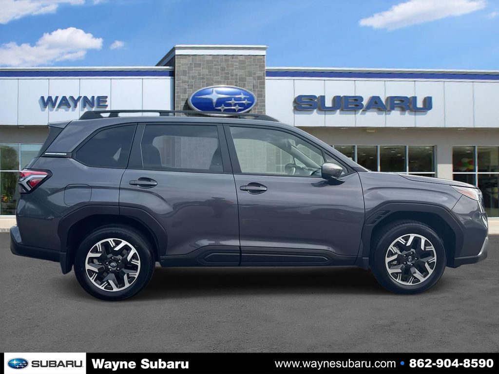 2025 Subaru Forester Premium Base photo 4