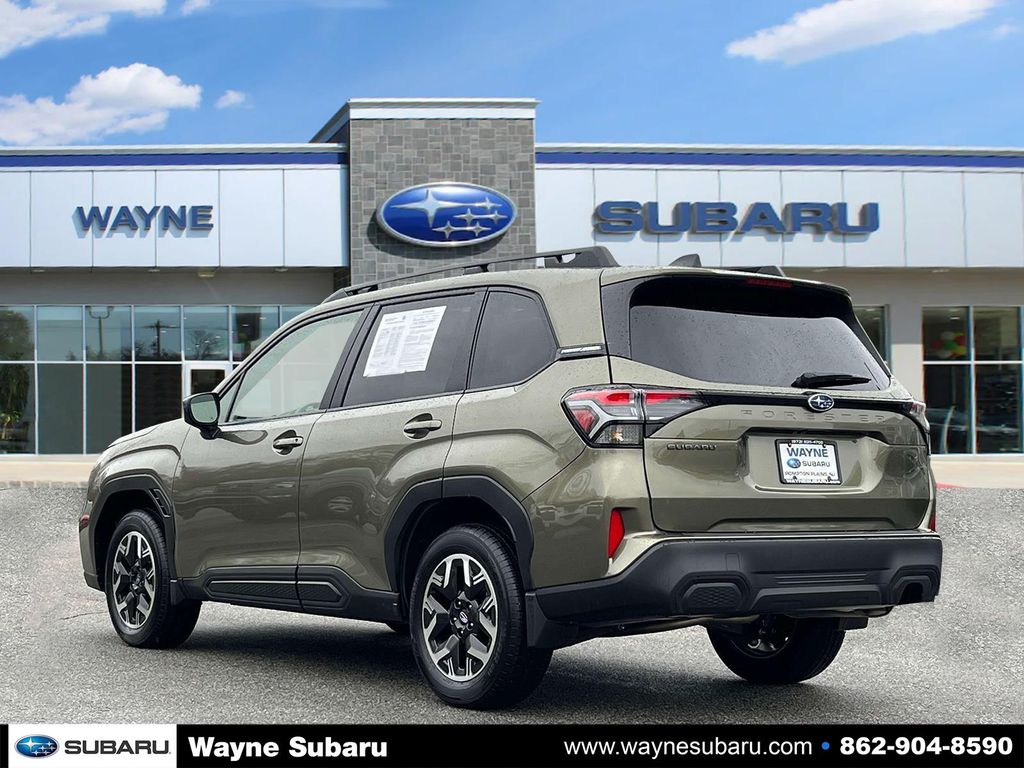 2025 Subaru Forester Premium Base photo 3