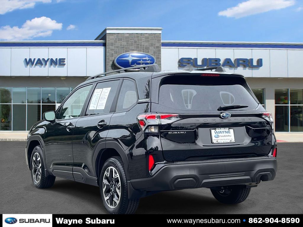 2025 Subaru Forester Premium Base photo 3