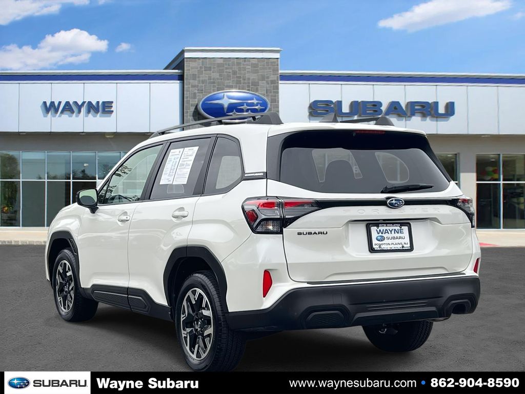 2025 Subaru Forester Premium Base photo 3