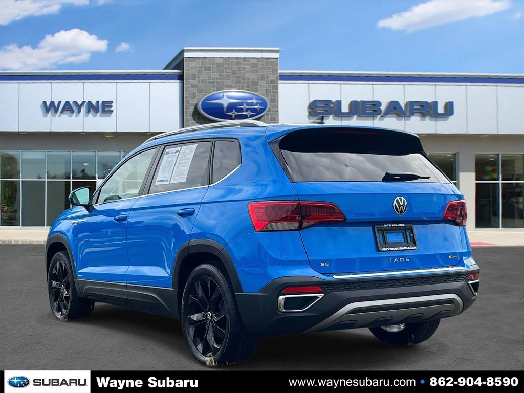 2023 Volkswagen Taos SE photo 3