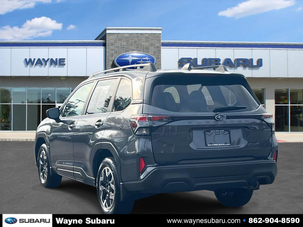 2025 Subaru Forester Premium Base photo 2