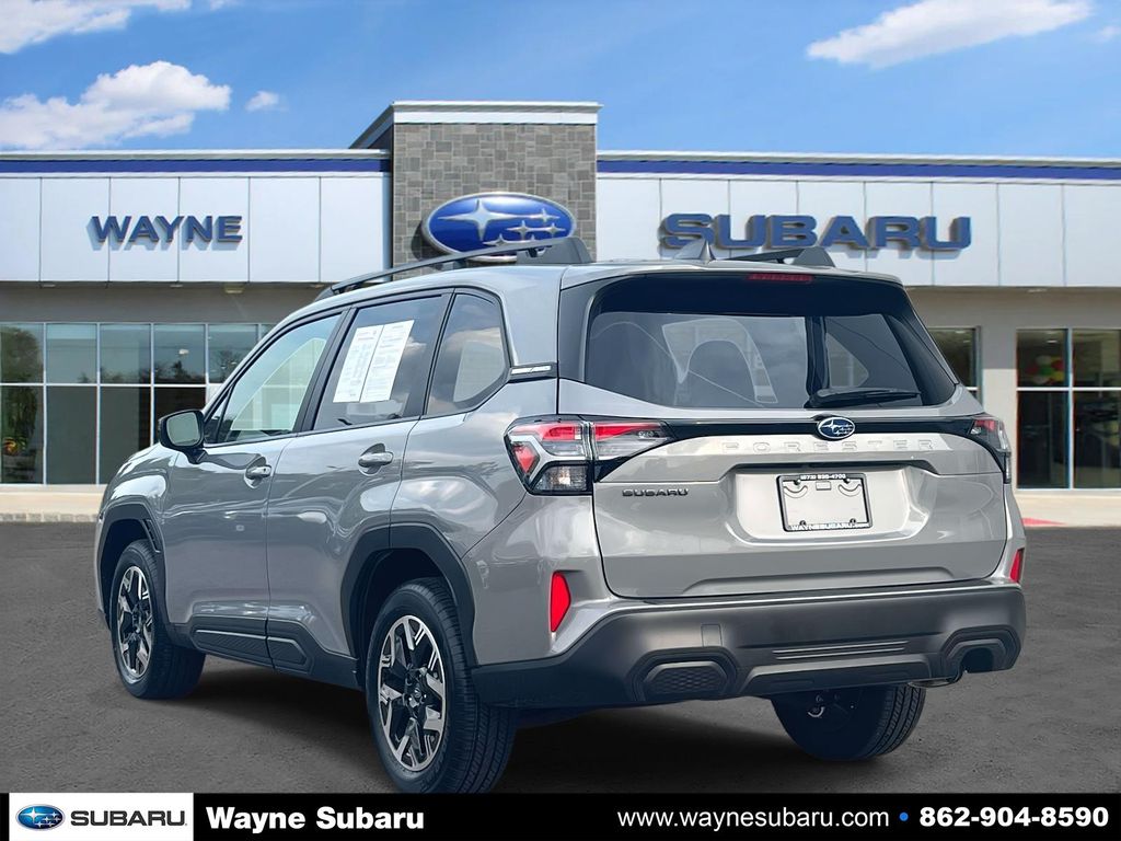 2025 Subaru Forester Premium Base photo 2