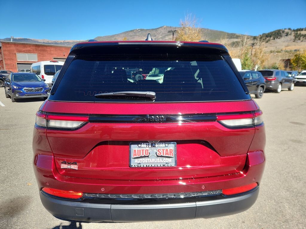 New 2025 Jeep Grand Cherokee Laredo SUV