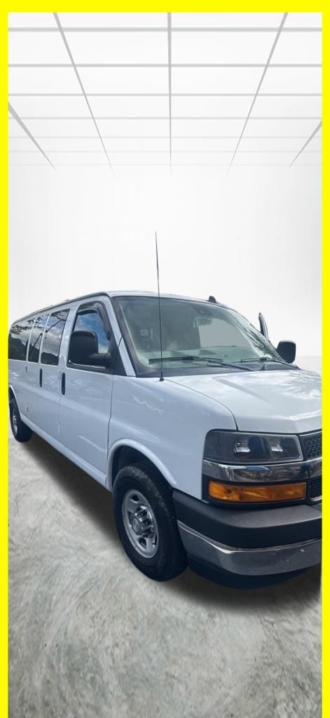 2020 Chevrolet Express Passenger LT's photo
