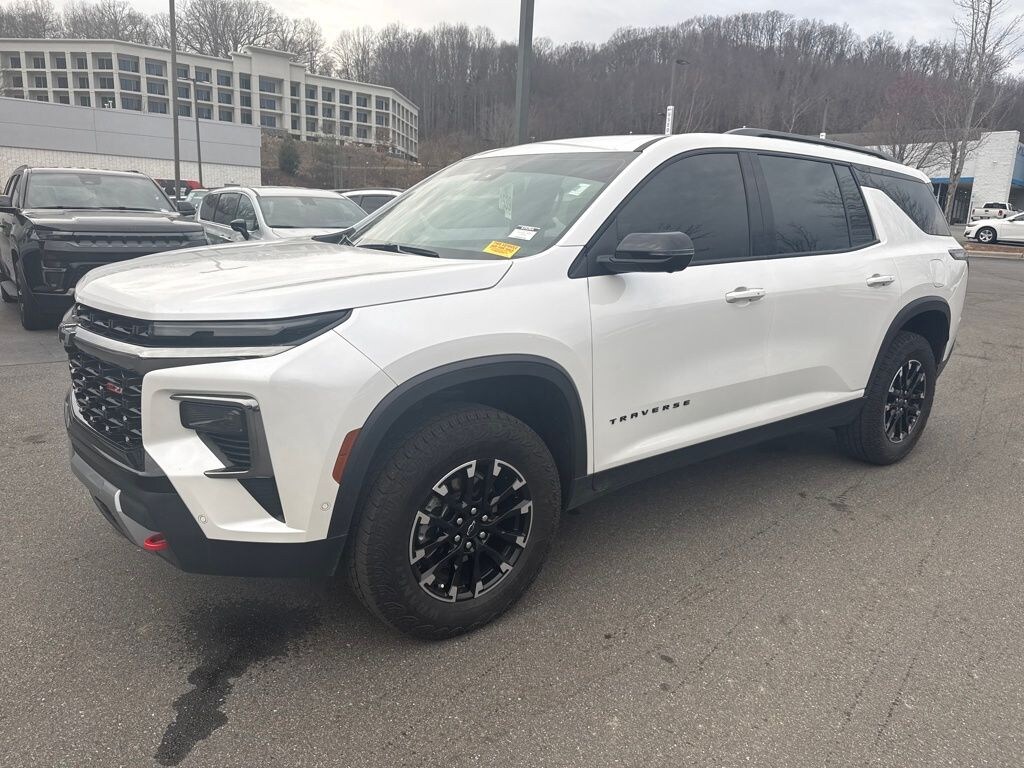 Used 2025 Chevrolet Traverse Z71 SUV