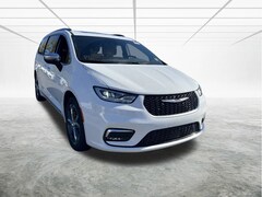 2026 Chrysler Pacifica Pinnacle Passenger Van