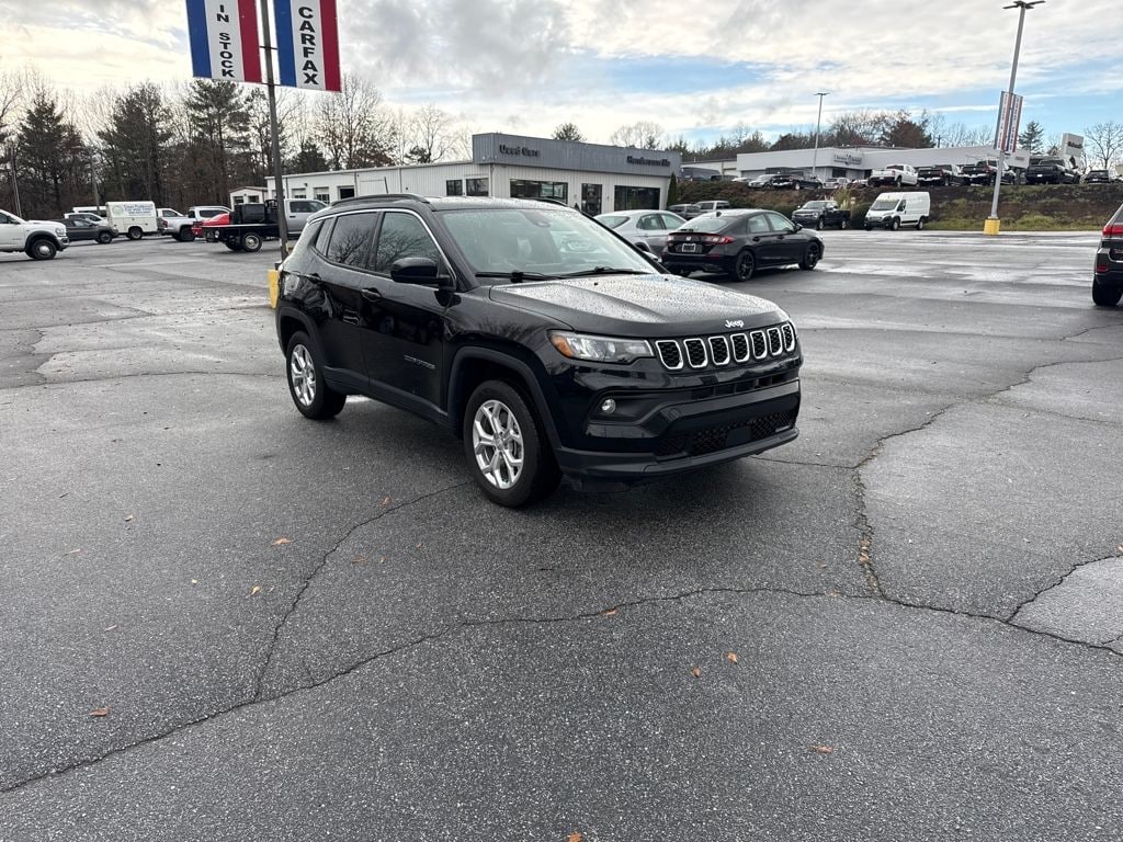 Used 2024 Jeep Compass Latitude SUV