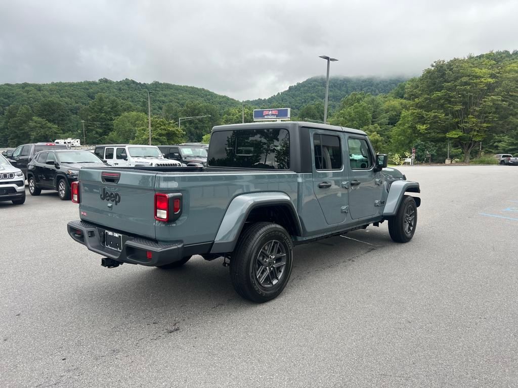 2025 Jeep Gladiator Sport photo 3