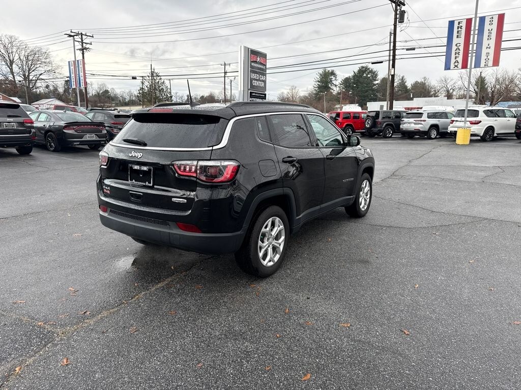 Used 2024 Jeep Compass Latitude SUV