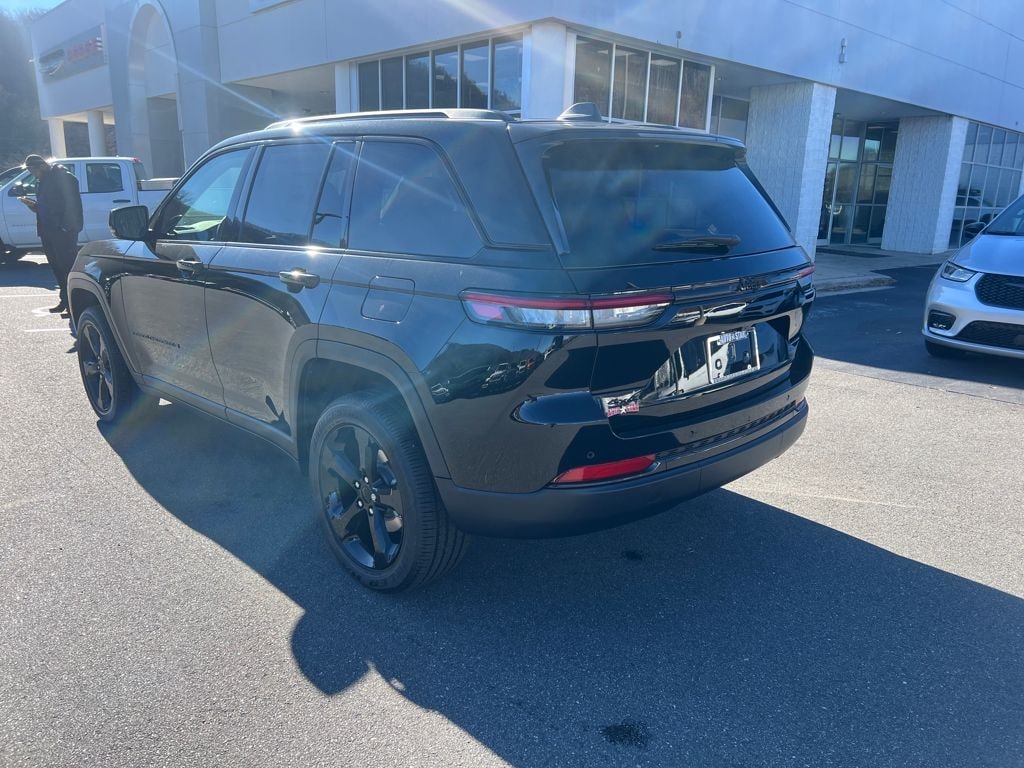 New 2025 Jeep Grand Cherokee Laredo Sport Utility