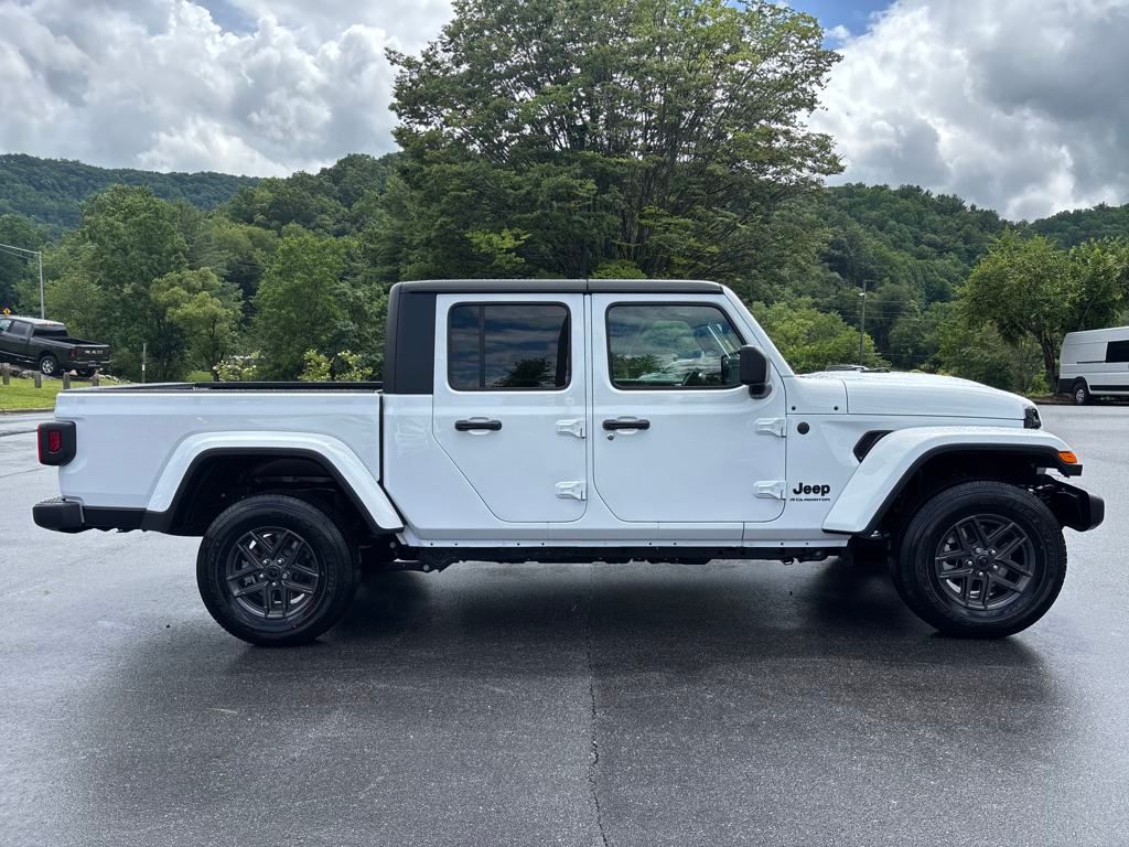 2025 Jeep Gladiator Sport S photo 2