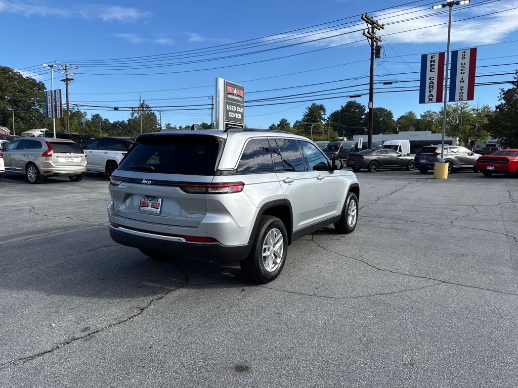 2025 Jeep Grand Cherokee Laredo photo 3