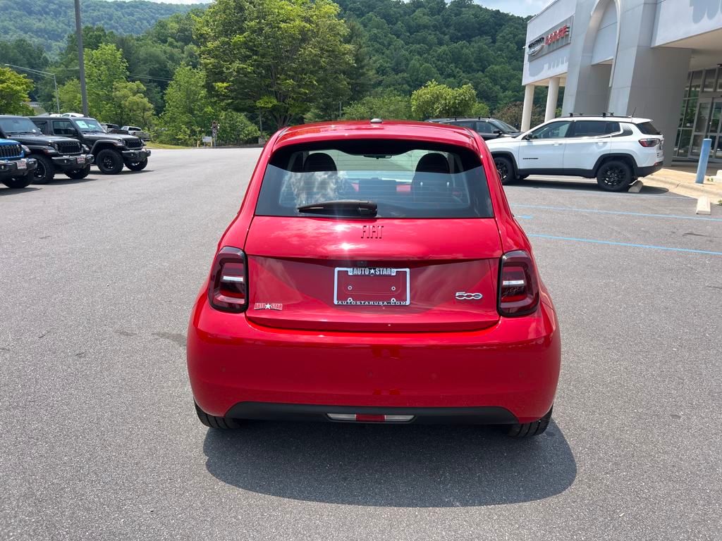 2024 Fiat 500e Red photo 4