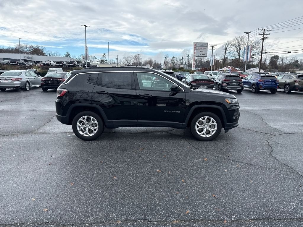 Used 2024 Jeep Compass Latitude SUV