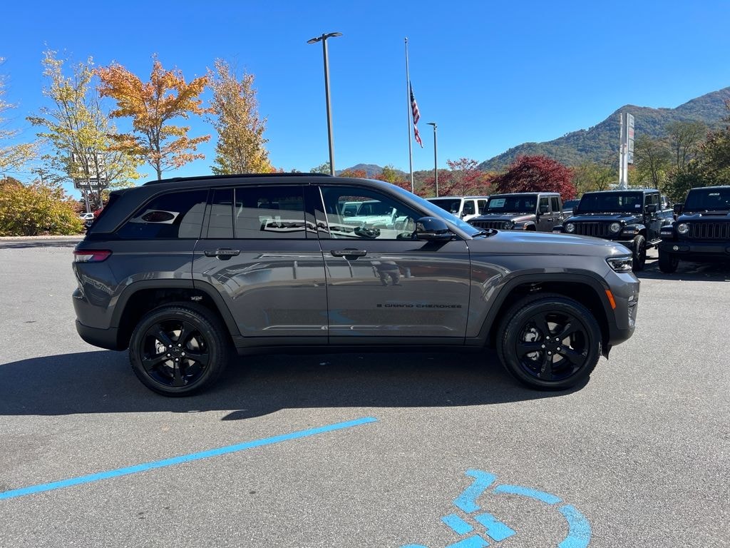 New 2025 Jeep Grand Cherokee LIMITED 4X4 Sport Utility
