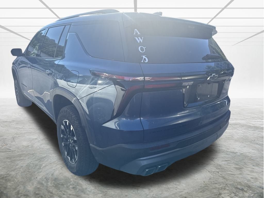 2025 Chevrolet Traverse Z71 photo 2