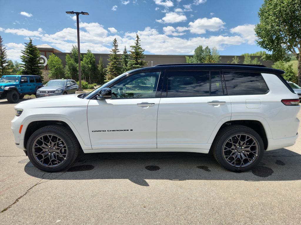 2025 Jeep Grand Cherokee L Summit photo 2