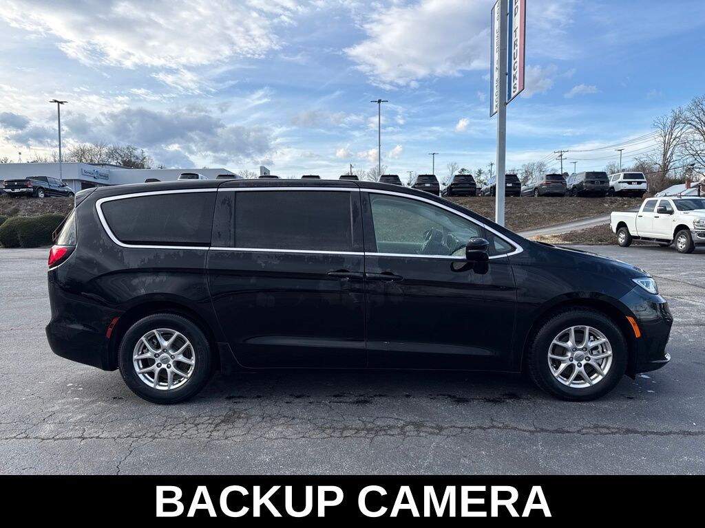 Used 2024 Chrysler Pacifica Touring L Minivan/Van